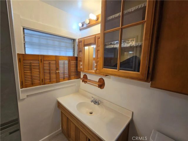 8216 S Van Ness Avenue, Los Angeles, CA 90047