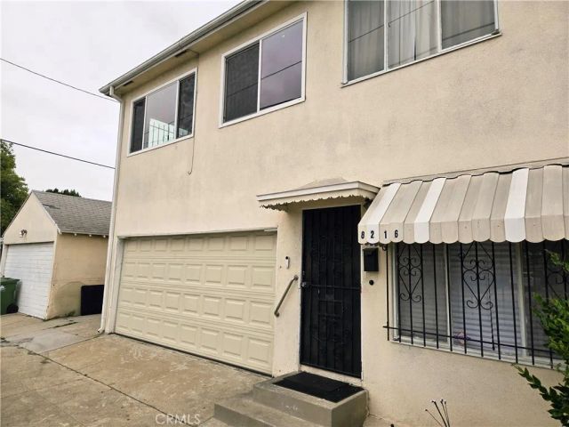 8216 S Van Ness Avenue, Los Angeles, CA 90047