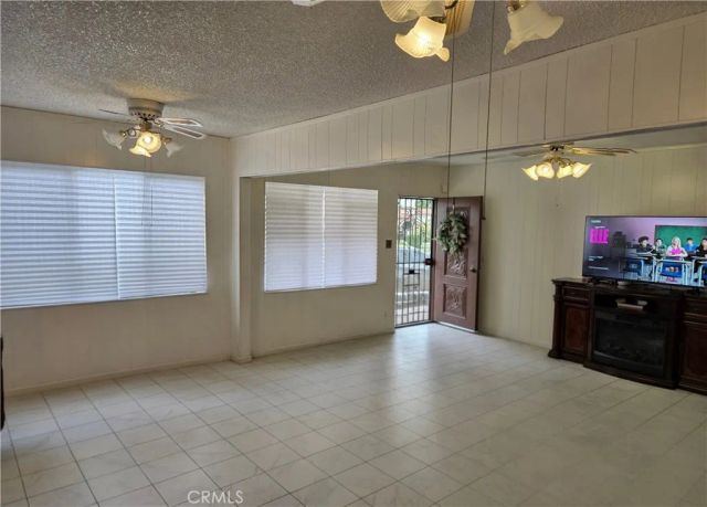 8216 S Van Ness Avenue, Los Angeles, CA 90047