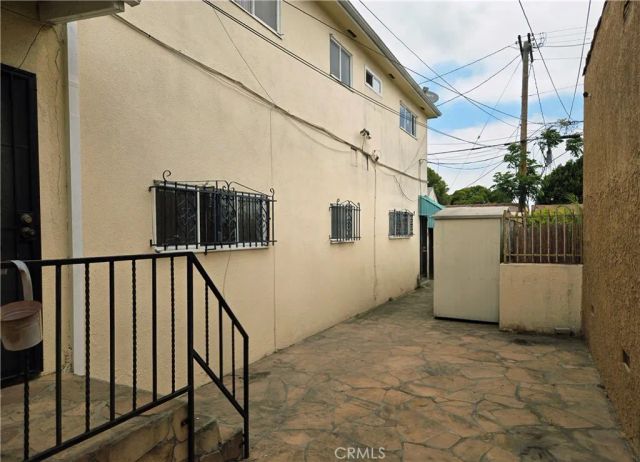 8216 S Van Ness Avenue, Los Angeles, CA 90047