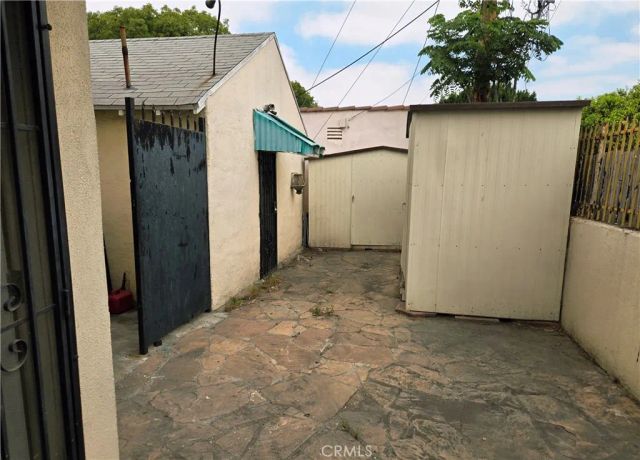 8216 S Van Ness Avenue, Los Angeles, CA 90047