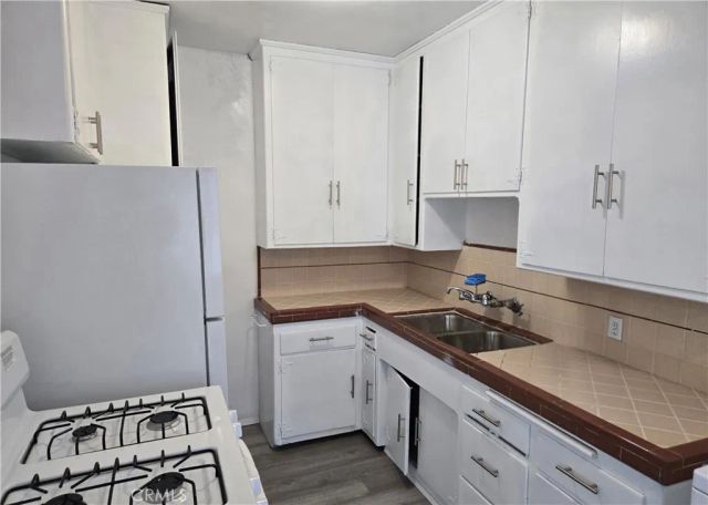 8216 S Van Ness Avenue, Los Angeles, CA 90047