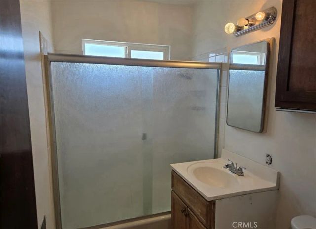 8216 S Van Ness Avenue, Los Angeles, CA 90047
