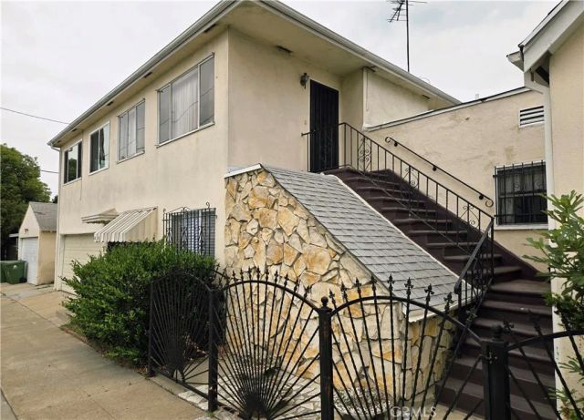 8216 S Van Ness Avenue, Los Angeles, CA 90047