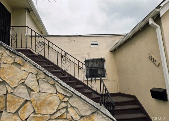 8216 S Van Ness Avenue, Los Angeles, CA 90047