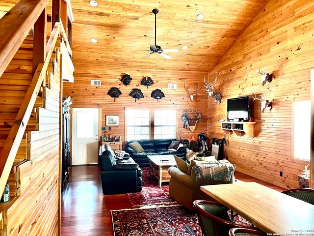 00 PR, Rocksprings, TX 78880