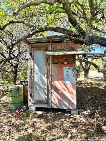 00 PR, Rocksprings, TX 78880