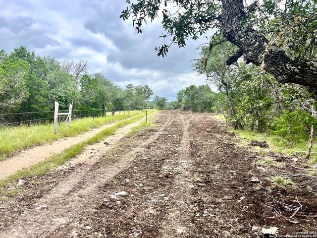 00 PR, Rocksprings, TX 78880