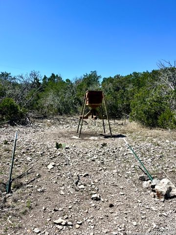 00 PR, Rocksprings, TX 78880