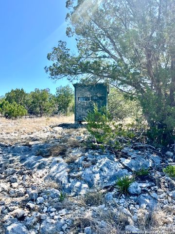 00 PR, Rocksprings, TX 78880