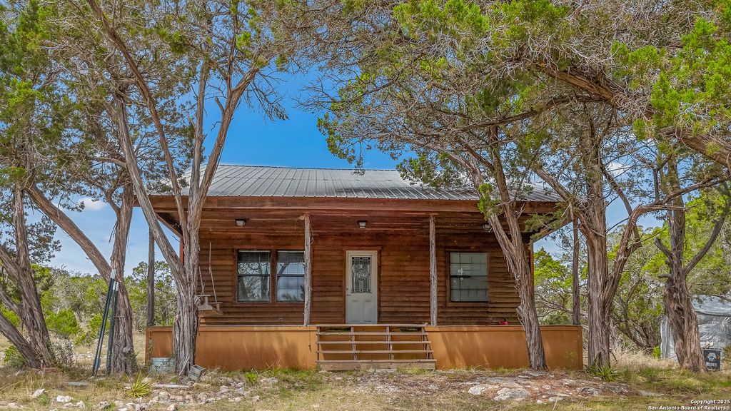 00 PR, Rocksprings, TX 78880
