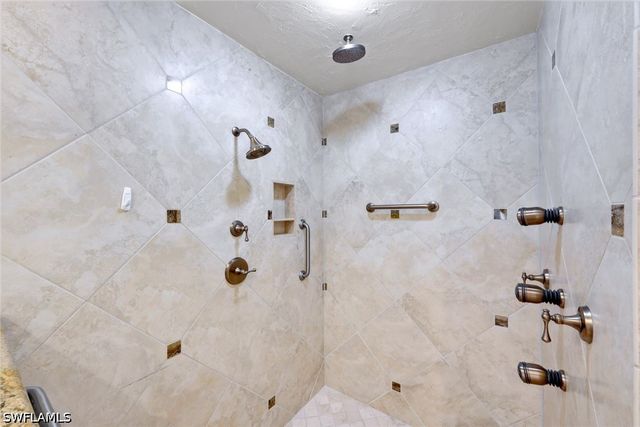 2147 Snook DR, Naples, FL 34102