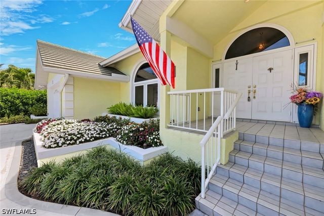 2147 Snook DR, Naples, FL 34102
