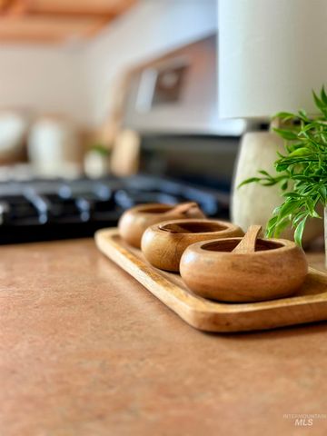 971 Caswell Ave W, Twin Falls, ID 83301