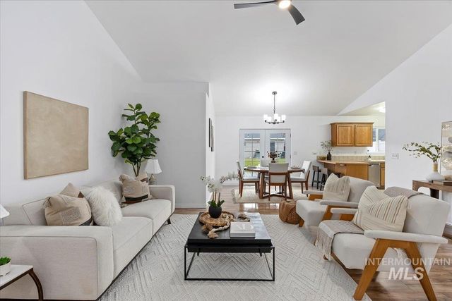 971 Caswell Ave W, Twin Falls, ID 83301