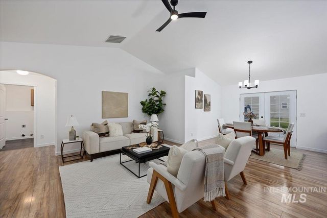 971 Caswell Ave W, Twin Falls, ID 83301