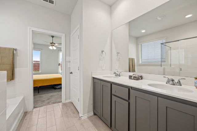 1652 Edgeway Drive, Aubrey, TX 76227