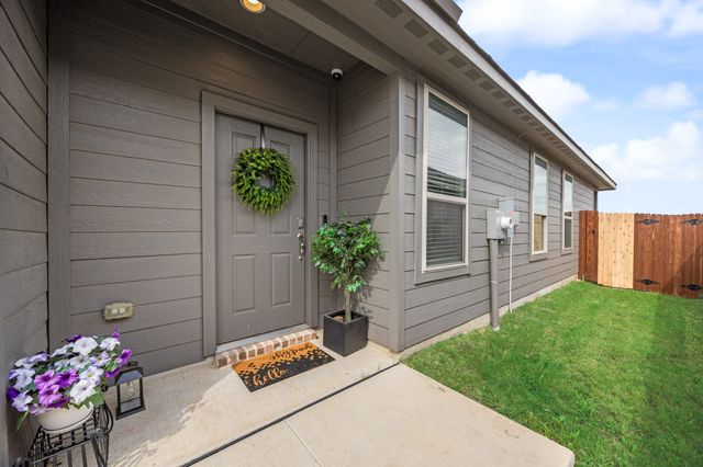 1652 Edgeway Drive, Aubrey, TX 76227