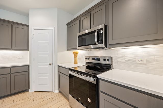 1652 Edgeway Drive, Aubrey, TX 76227