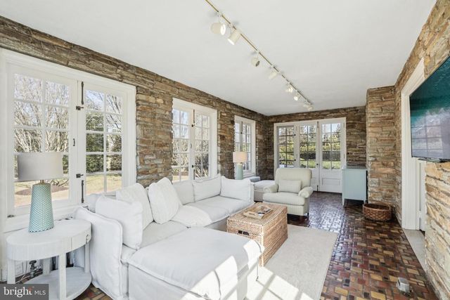 2211 YARDLEY, Yardley, PA 19067