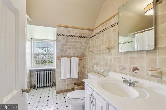 2211 YARDLEY, Yardley, PA 19067