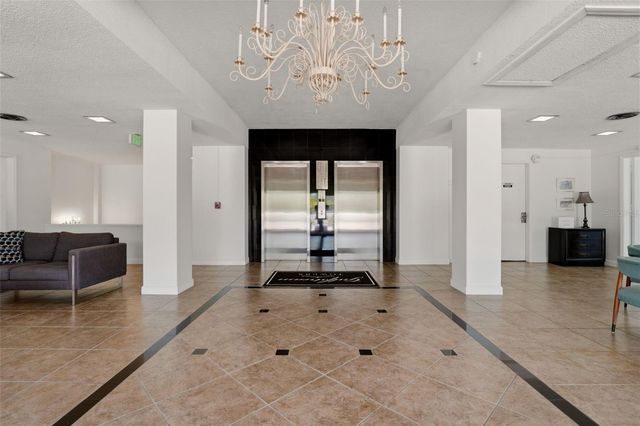33 S GULFSTREAM AVENUE 704, Sarasota, FL 34236
