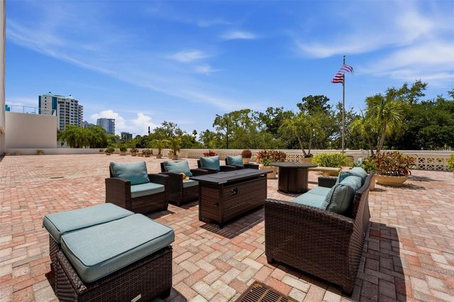 33 S GULFSTREAM AVENUE 704, Sarasota, FL 34236
