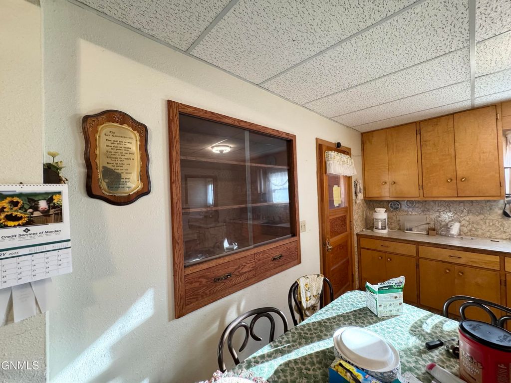 108 Montana Street, Carson, ND 58529 photo 11