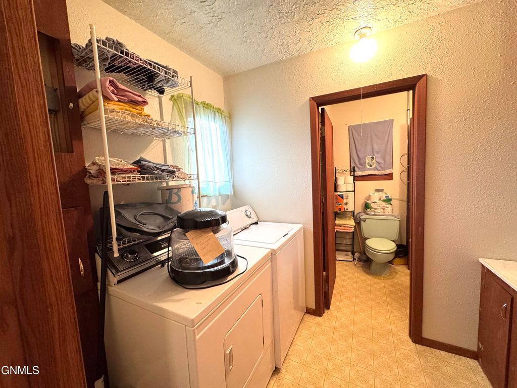 108 Montana Street, Carson, ND 58529 photo 25