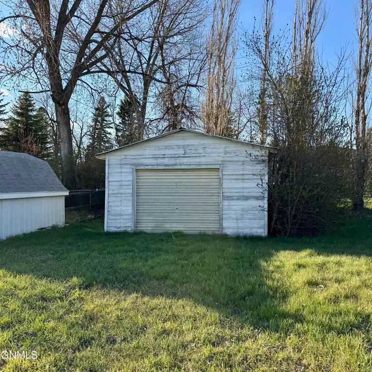 108 Montana Street, Carson, ND 58529 photo 4