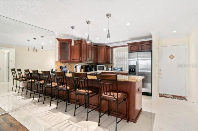 605 SUTTON PLACE 102, Longboat Key, FL 34228