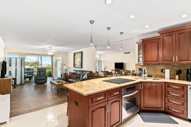 605 SUTTON PLACE 102, Longboat Key, FL 34228