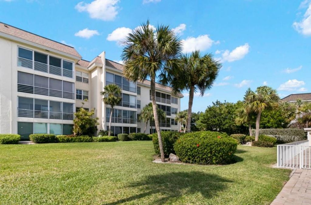 605 SUTTON PLACE 102, Longboat Key, FL 34228