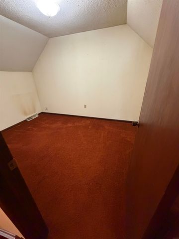1200 NE 5th Street, Independence, IA 50644