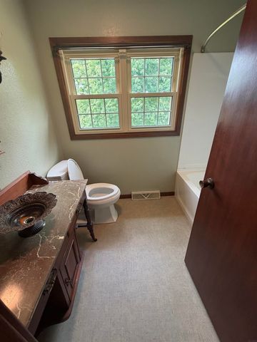1200 NE 5th Street, Independence, IA 50644