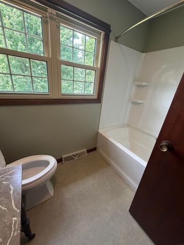 1200 NE 5th Street, Independence, IA 50644