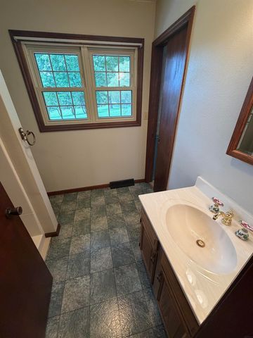 1200 NE 5th Street, Independence, IA 50644