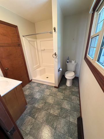 1200 NE 5th Street, Independence, IA 50644