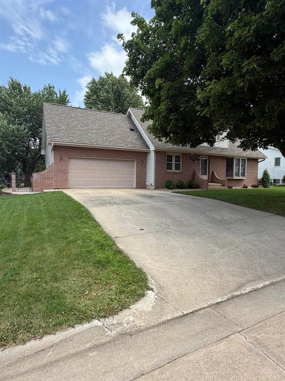 1200 NE 5th Street, Independence, IA 50644