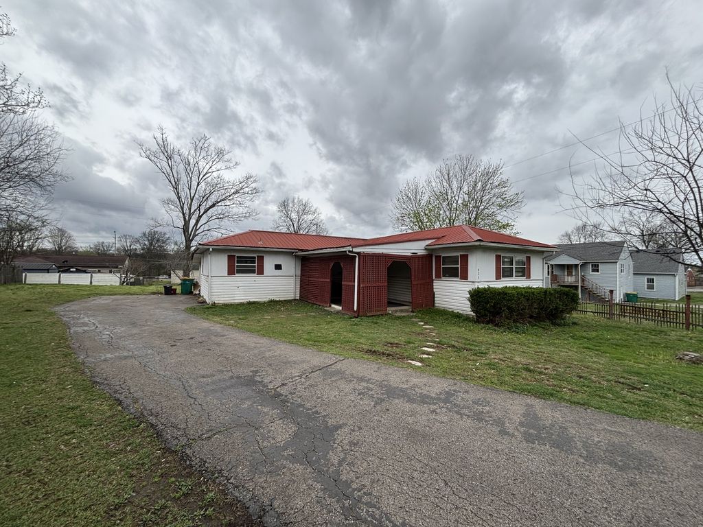 923 Walnut St, Lewisburg, TN 37091