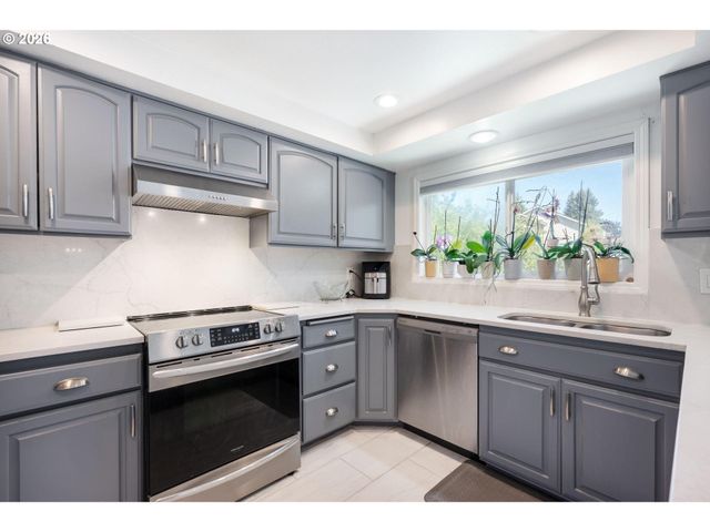 2530 Sw 23RD St, Gresham, OR 97080