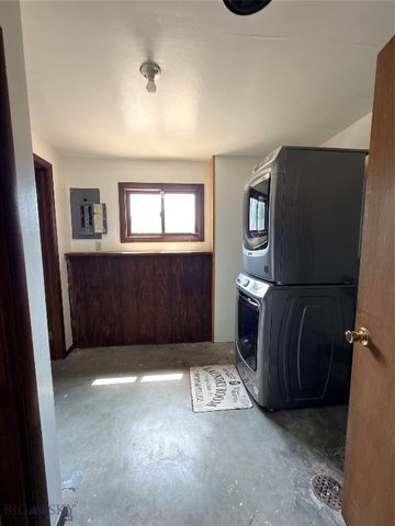 302 McEwen Drive, Belgrade, MT 59714