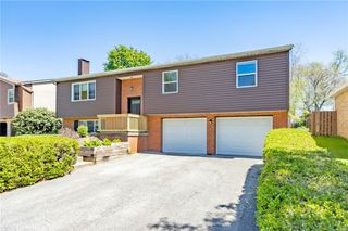 1004 Mcallister Dr, Plum Boro, PA 15068