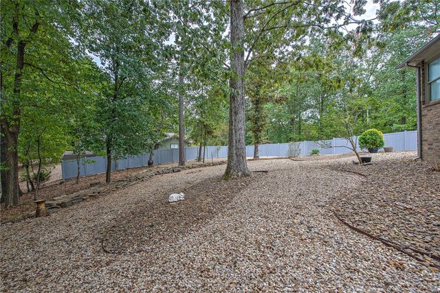 2 Banbury Lane, Bella Vista, AR 72714