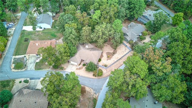 2 Banbury Lane, Bella Vista, AR 72714