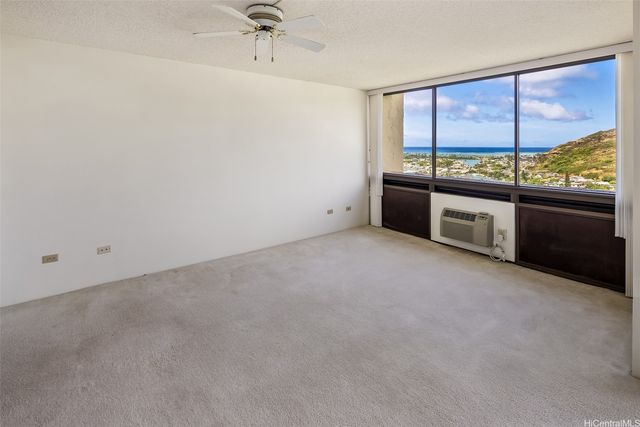 521 Hahaione Street 2-18K, Honolulu, HI 96825