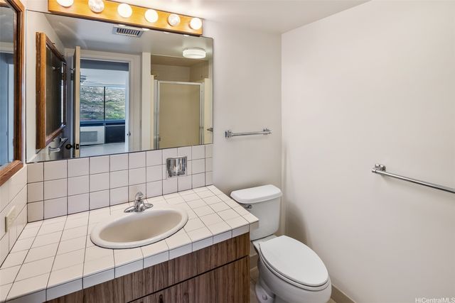 521 Hahaione Street 2-18K, Honolulu, HI 96825