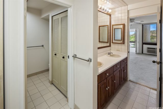 521 Hahaione Street 2-18K, Honolulu, HI 96825