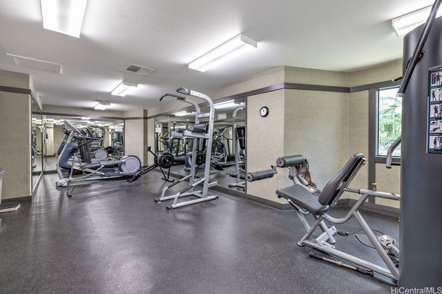 521 Hahaione Street 2-18K, Honolulu, HI 96825