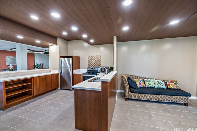 521 Hahaione Street 2-18K, Honolulu, HI 96825